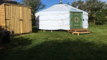 Hayfield Yurt | Terraza o patio