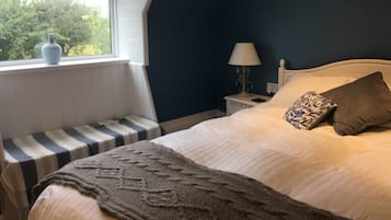 Premium Double Room (2) | Individually decorated, individually furnished, bed sheets