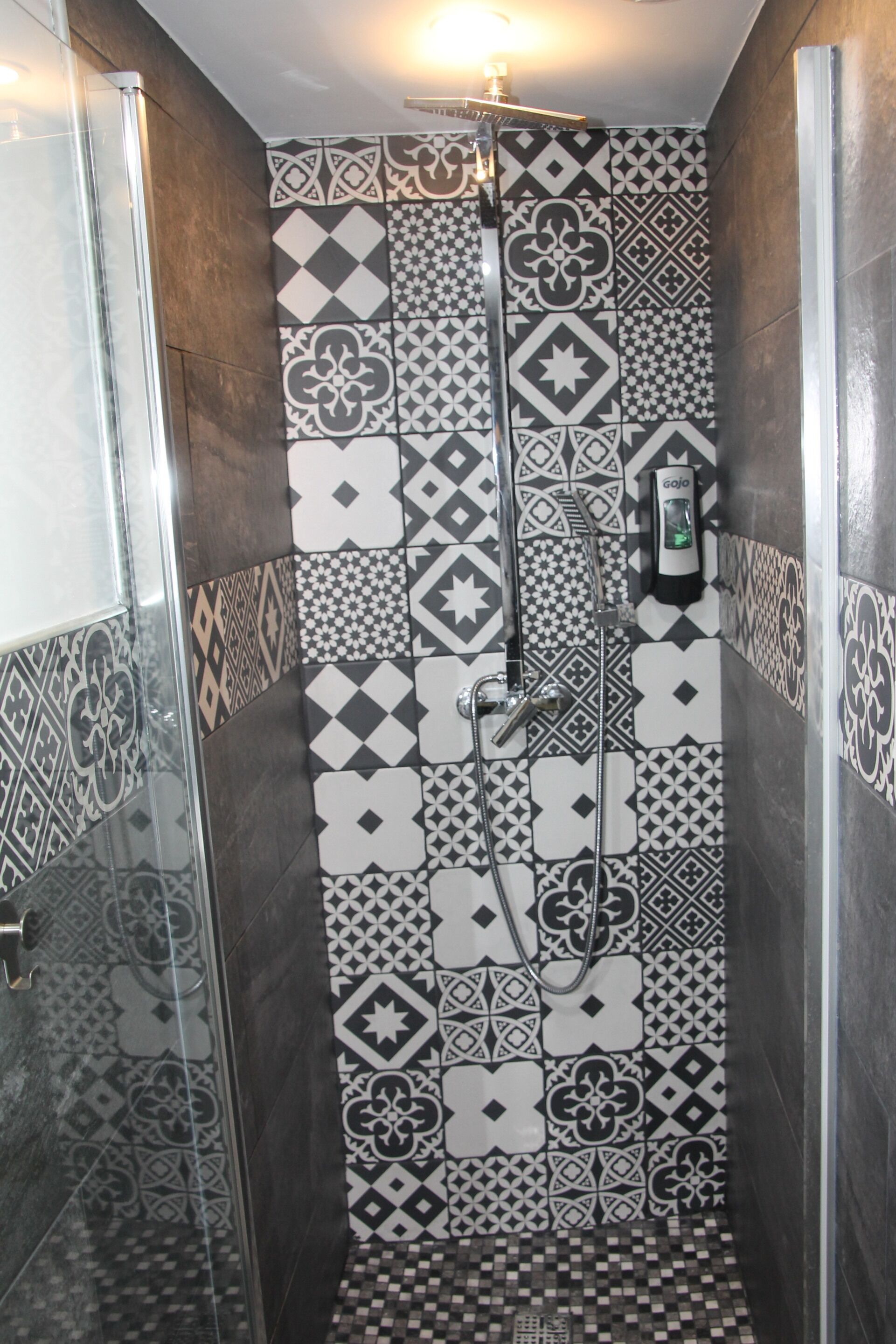 Standaard tweepersoonskamer, privébadkamer, uitzicht op tuin | Badkamer