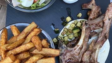 餐飲