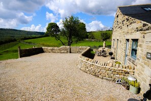 Property grounds - Dairy Farm Cottage (Harrogate)