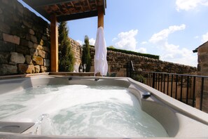 Dairy Farm Cottage | Room amenity - Dairy Farm Cottage (Harrogate)