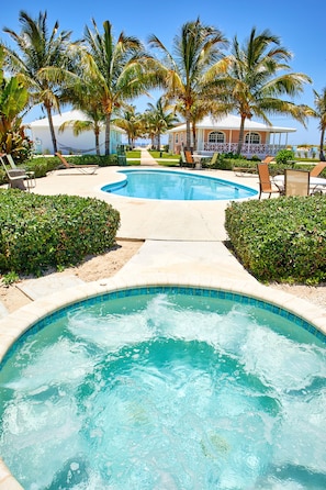 Outdoor pool, pool umbrellas, sun loungers - Stone Gate Villas of Bootle Bay (West End)