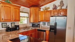 Villa | Private kitchen | Coffee/tea maker - Stone Gate Villas of Bootle Bay (West End)