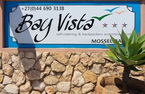 A sign for Bay Vista, a self-catering and backpackers accommodation in Mossel Bay. - Bay Vista - Hostel (Mossel Bay)