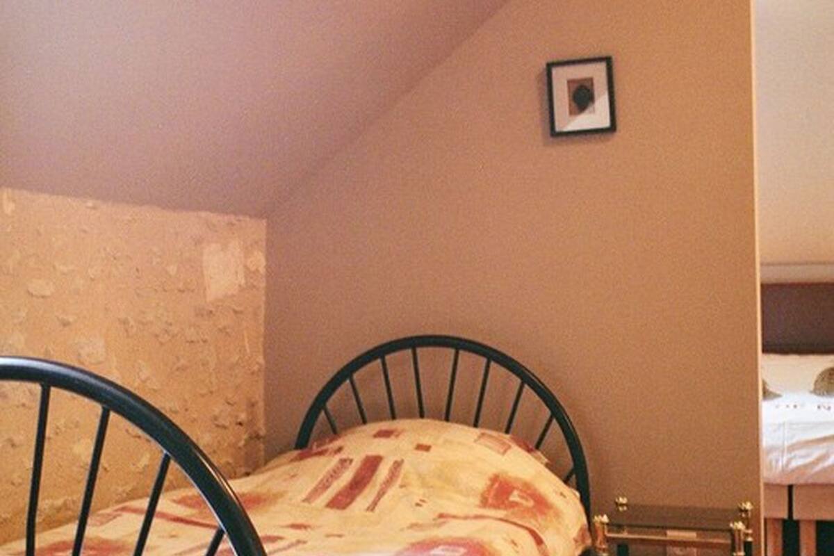 Decoración personalizada, muebles diferentes y cortinas blackout