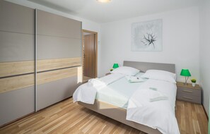 3 soverom, safe på rommet, reiseseng for barn og wi-fi (inkludert)