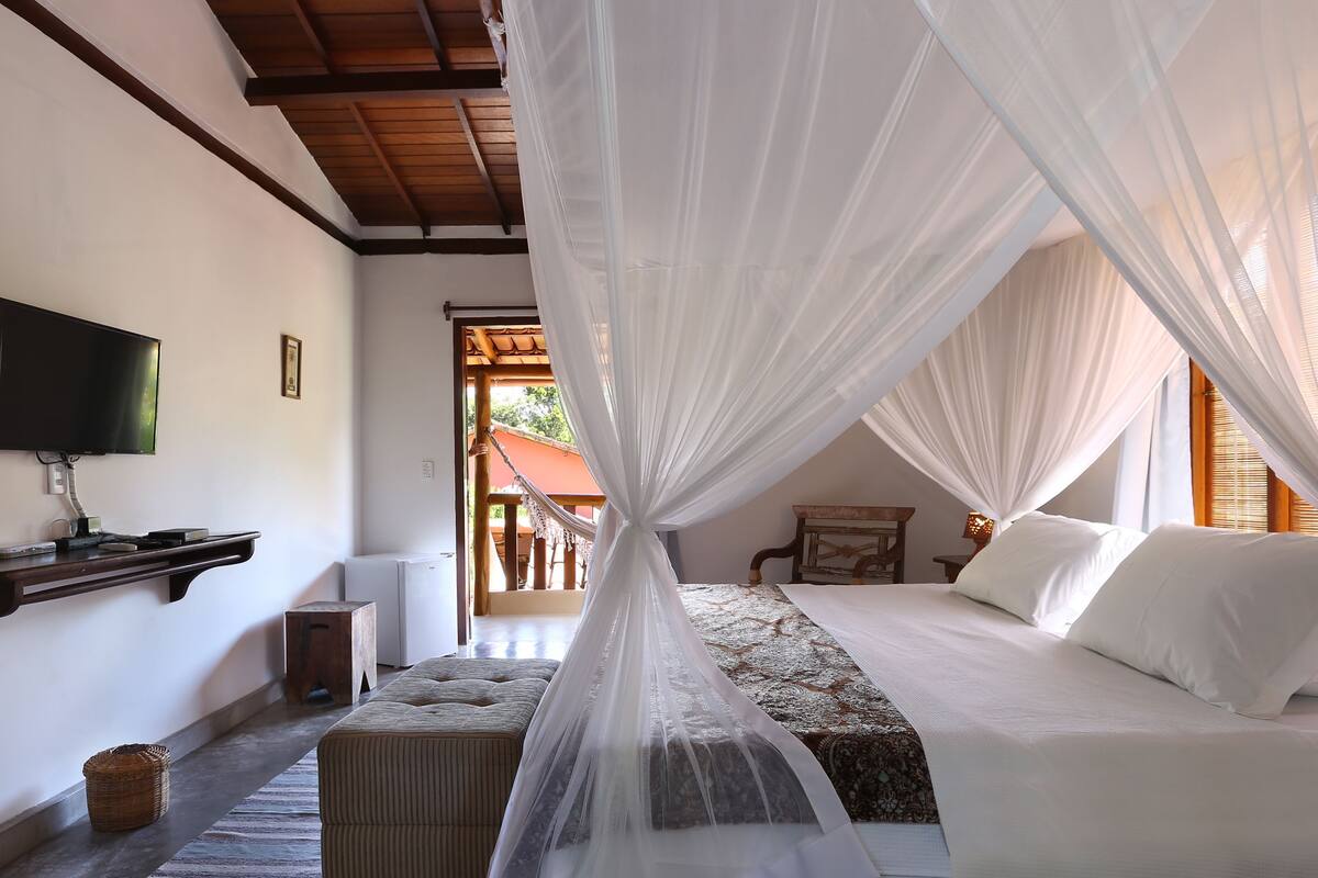 Premium bedding, in-room safe, free WiFi, bed sheets