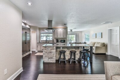 Waterfront Kings Bay, Swim in Springs off the boat dock - Kayaks incl.