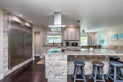 Waterfront Kings Bay, Swim in Springs off the boat dock - Kayaks incl.