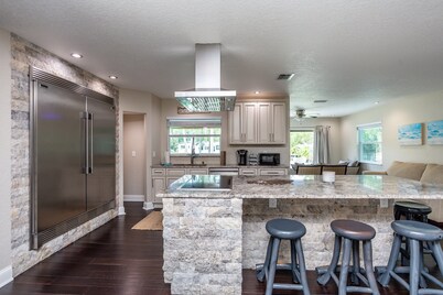 Waterfront Kings Bay, Swim in Springs off the boat dock - Kayaks incl.