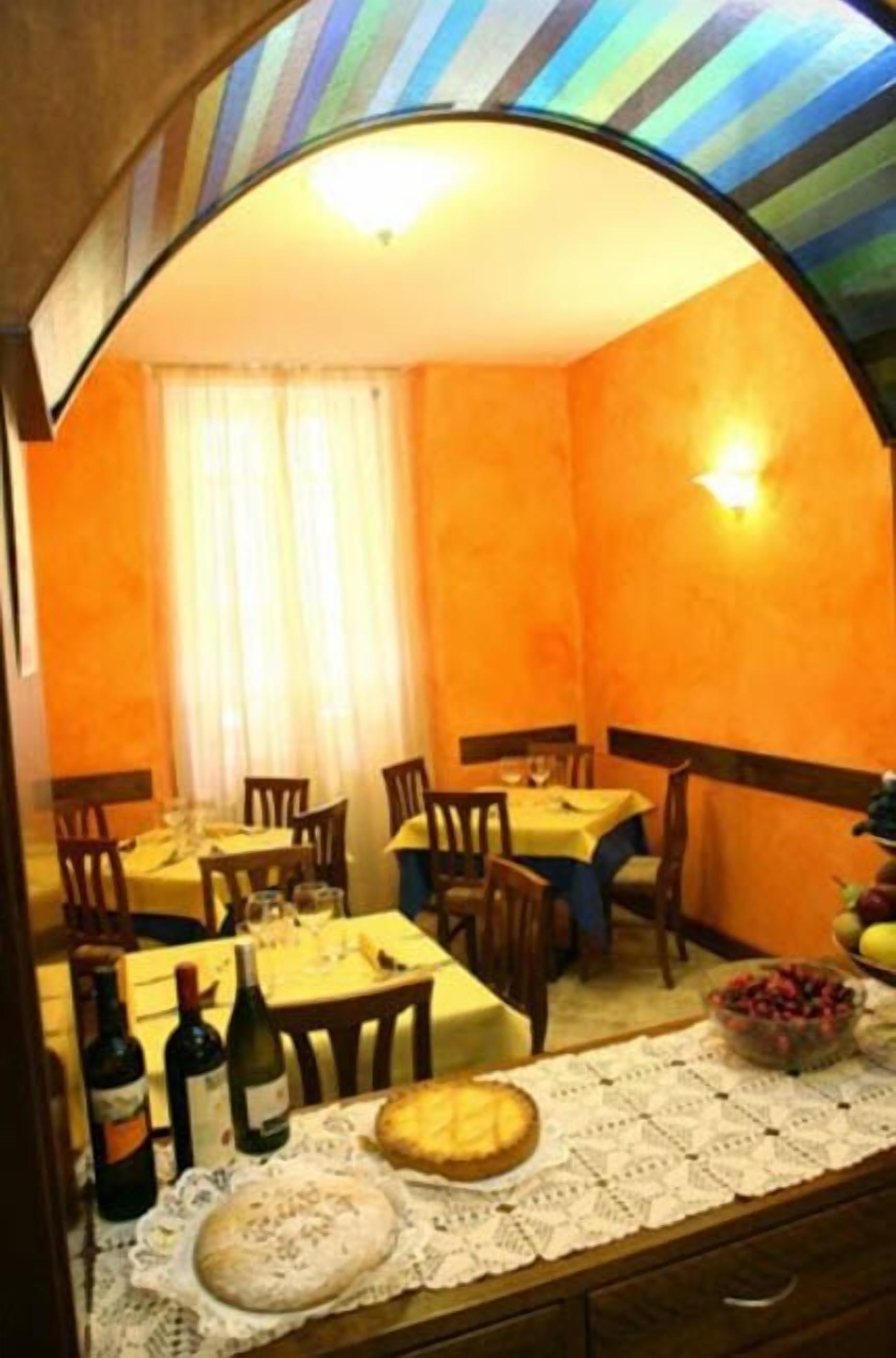 breakfast, lunch and dinner served