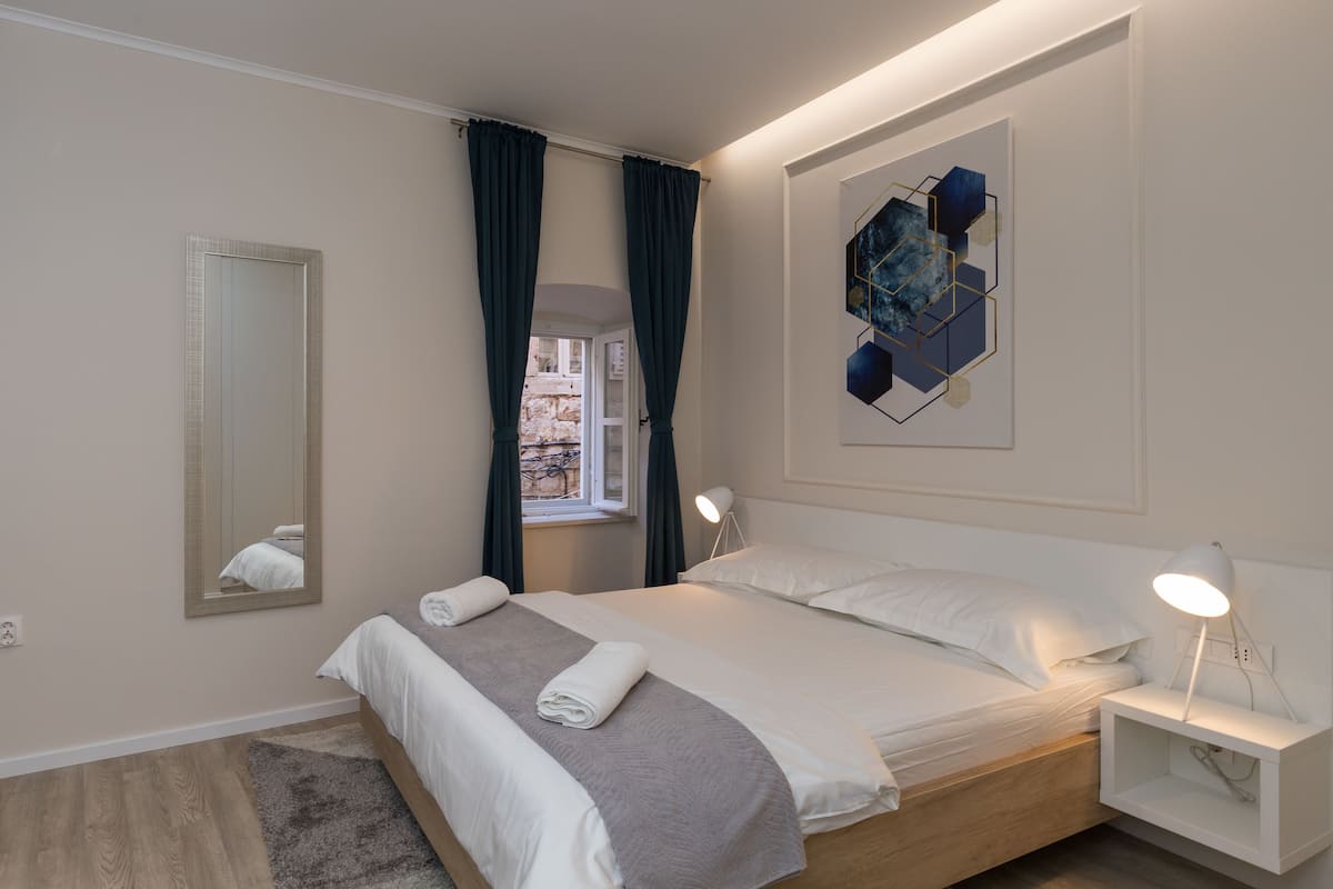 Estúdio superior, vista para a cidade | Individualmente decorados, individualmente mobiliados