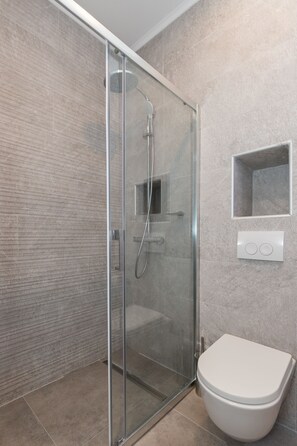 Superior Studio, City View | Bilik Mandi | Pancuran mandi, pengering rambut, tuala disediakan