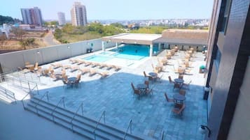 Apartment | Pool | Outdoor pool, a rooftop pool, open open 24 hours, pool umbrellas