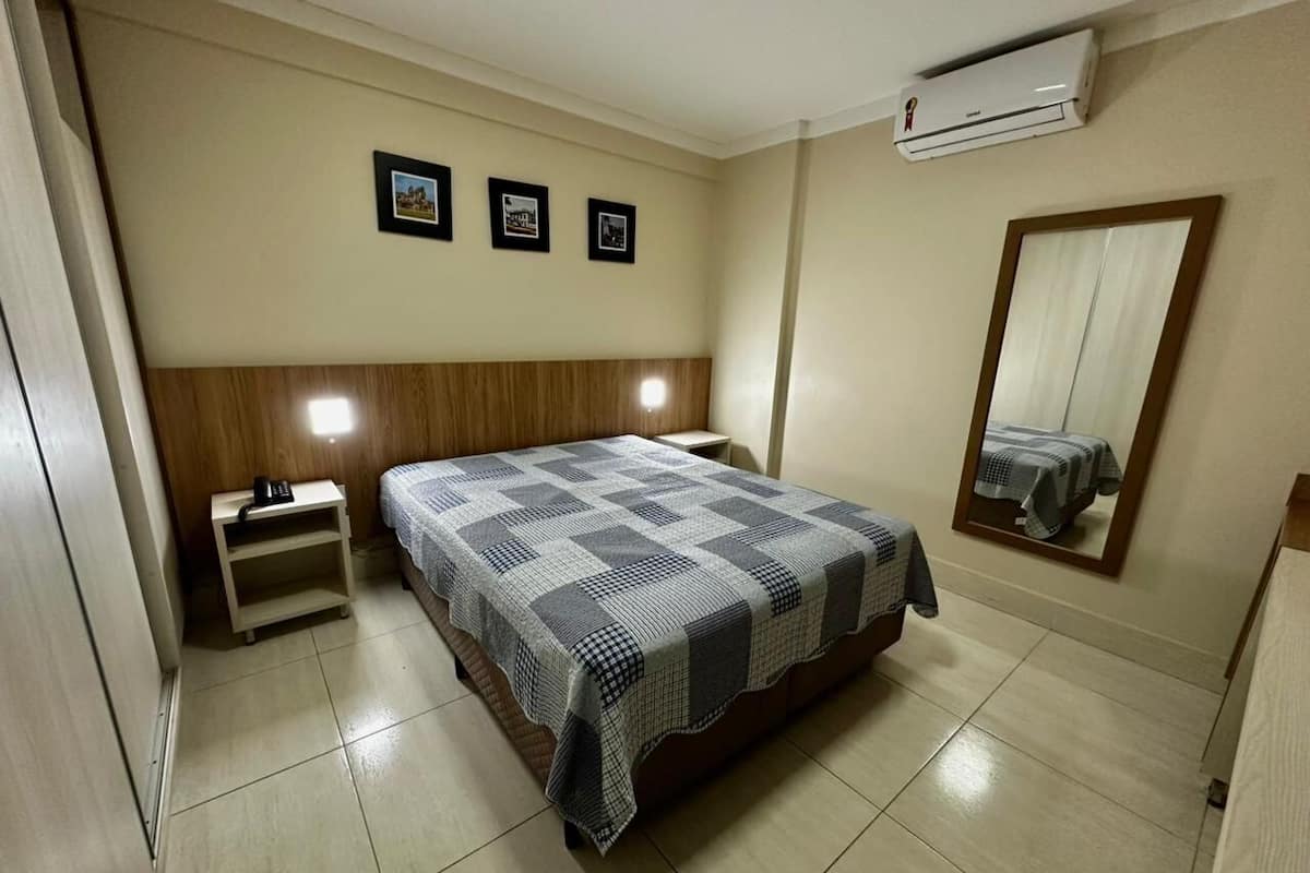 Apartamento | Cofres nos quartos, Wi-Fi de cortesia