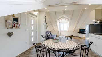 Apartment, 2 Bedrooms, Balcony, Sea View | In-room dining