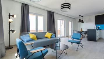 Comfort appartement, uitzicht op zee | Woonruimte | Flatscreentelevisie