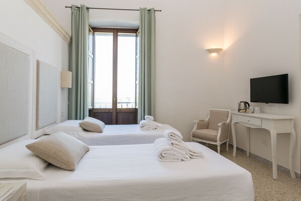 Doppel- oder Zweibettzimmer | Allergikerbettwaren, Minibar, Schreibtisch