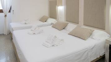 Phòng 3 | Bộ đồ giường kháng dị ứng, minibar, bàn