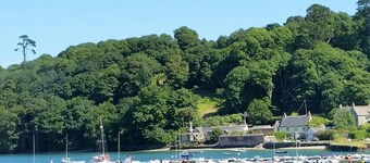 Mandeley Guest House