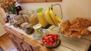 Free daily full breakfast - Mandeley Guest House (Helston)