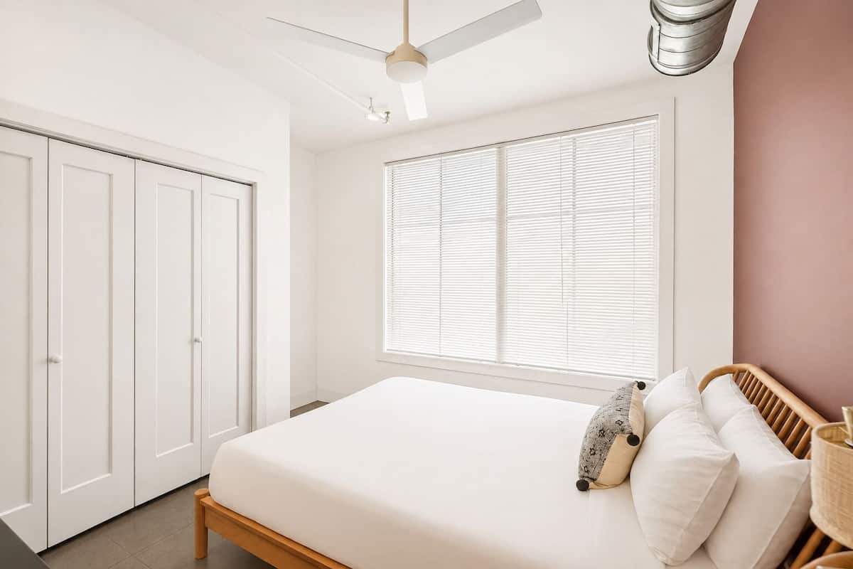 Apartment | Laptop workspace, iron/ironing board, WiFi (free)