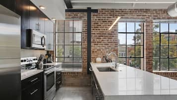 Duplex Deluxe | Eget kök | Stort kylskåp, mikrovågsugn, spishäll och diskmaskin