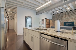 Apartment | Private kitchen | Full-size fridge, microwave, stovetop, dishwasher - Roami at Motorworks (New Orleans)