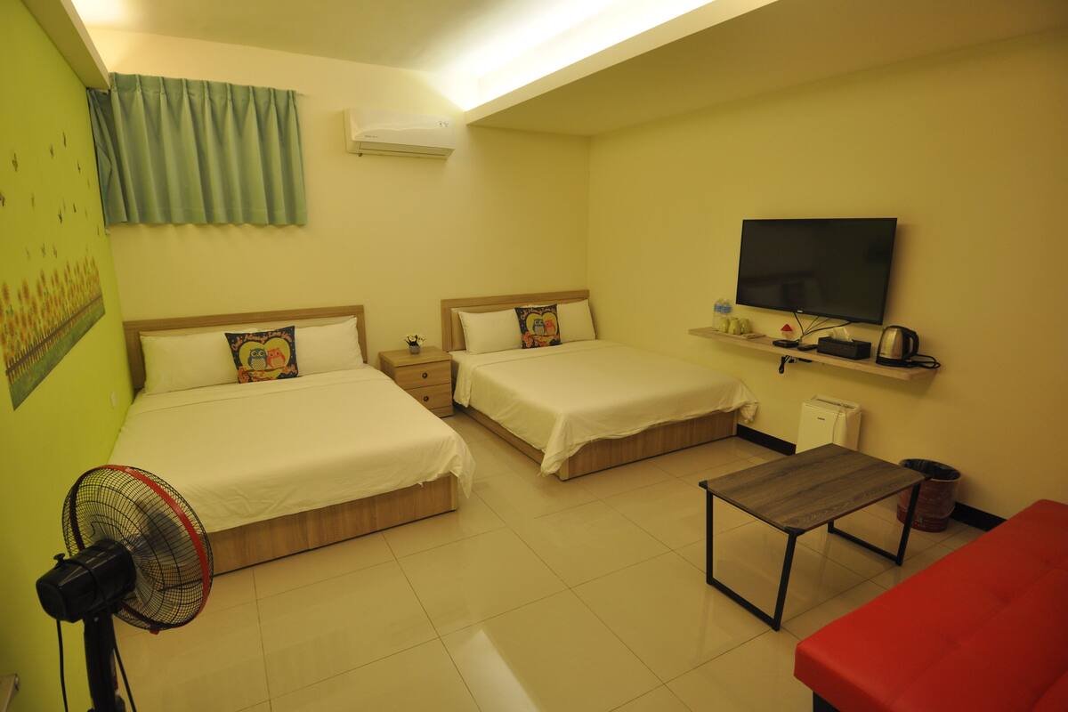 Basic Quadruple Room | Blackout curtains, soundproofing, free WiFi, bed sheets