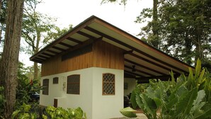 Unclassified image, 3 of 10, button - Los Delfines Lodge (Cahuita)