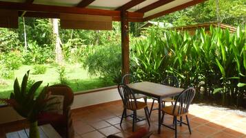 Family Bungalow | Makan dalam bilik