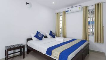 Blackout curtains, soundproofing, iron/ironing board, free WiFi