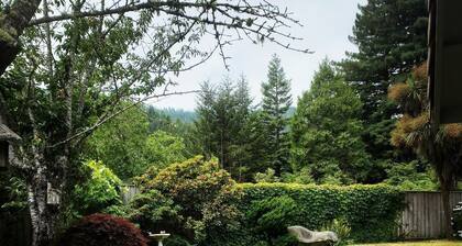 Avenue of the Giants Burl bungalow