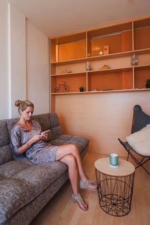 Superior-Apartment | Wohnzimmer | Flachbildfernseher