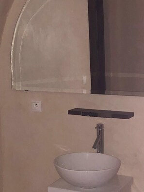 Deluxe Villa | Bathroom