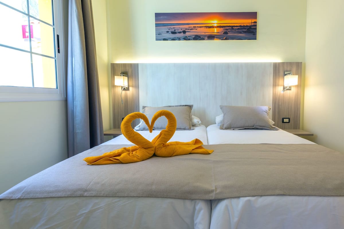 Premium bedding, cribs (free), WiFi (free), bed sheets