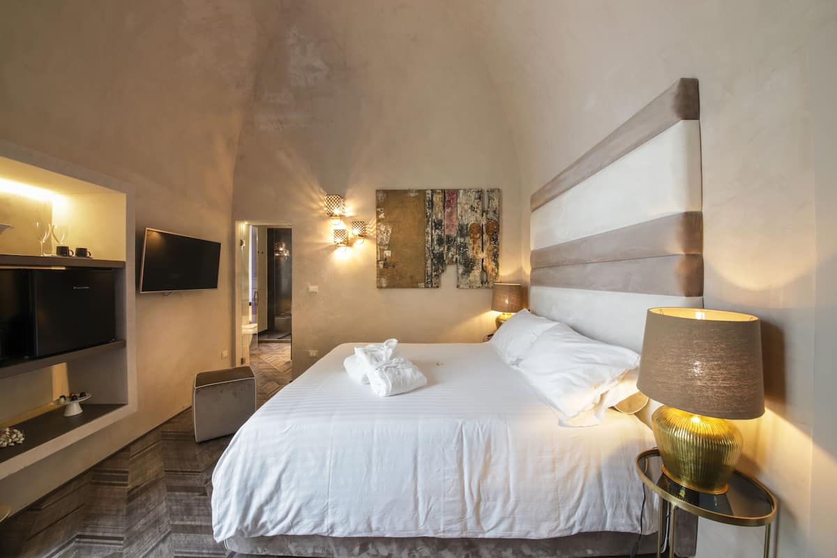 Luxury Suite, City View