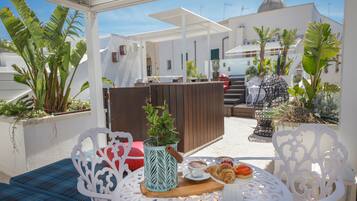 TĂ€gliches inbegriffenes FrĂŒhstĂŒcksbuffet