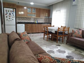 Apartment, 3 Bedrooms | Private kitchenette | Full-size fridge, microwave, oven, stovetop - Seremet Tatil Evi (Maçka)