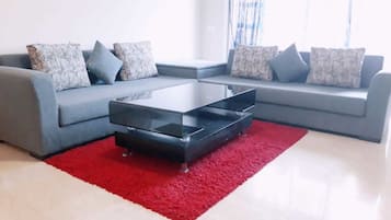 Căn hộ tiện nghi đơn giản, 1 phòng ngủ | Phòng khách | TV màn hình phẳng