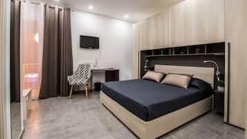 Quadrupla Standard, balcone | Minibar, una scrivania, tende oscuranti, insonorizzazione