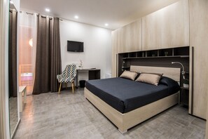 Standard Quadruple Room, Balcony | Minibar, desk, blackout drapes, soundproofing - Il Vespro (Comiso)