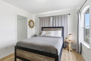 4 bedrooms, desk, iron/ironing board, travel cot
