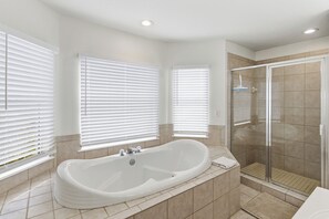 Combined shower/bathtub, towels - Vilano Beach Pool Home-Ocean Views (St. Augustine)