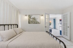 4 bedrooms, desk, iron/ironing board, travel cot