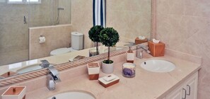 Bathroom - Villa Capri Manor (Gibbes)