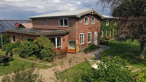 المنشأة من الخارج