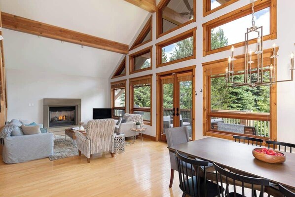 TV, fireplace, offices