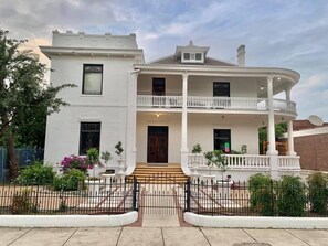 Bagian depan properti